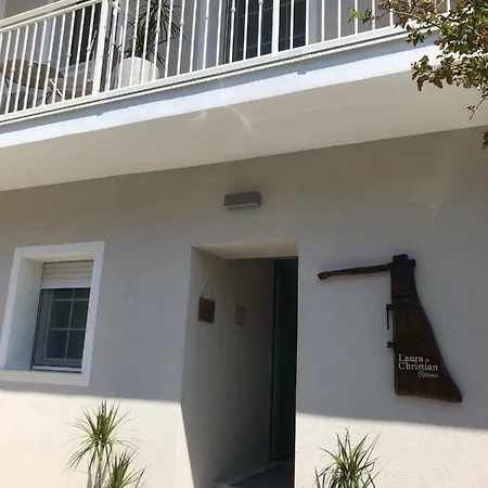 Laura E Christian - 4* 格拉多