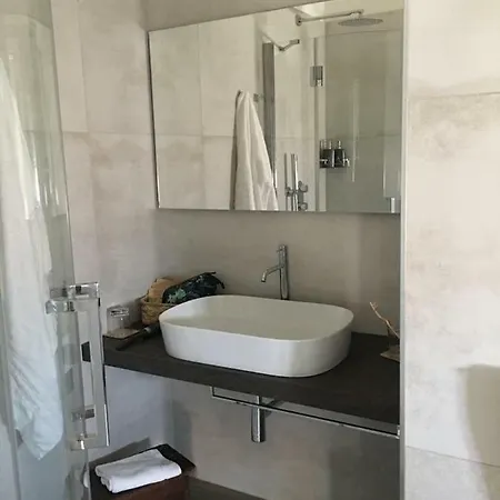 Laura E Christian - 格拉多