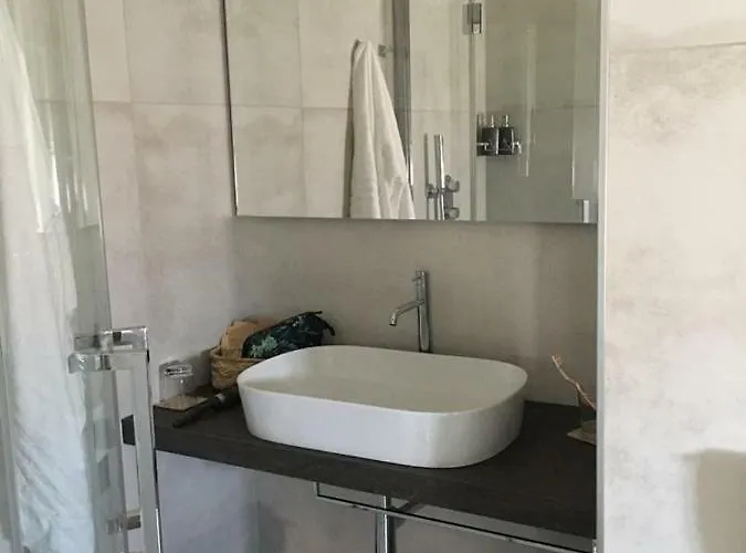 Laura E Christian - Grado