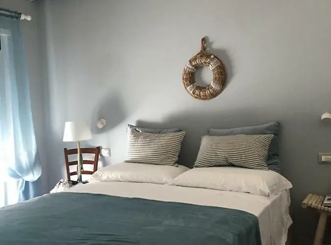 Laura E Christian - Grado