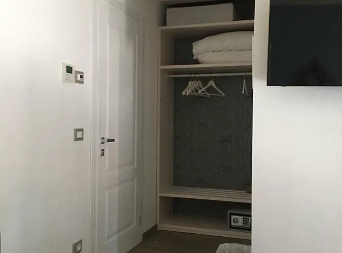 Laura E Christian - 4*