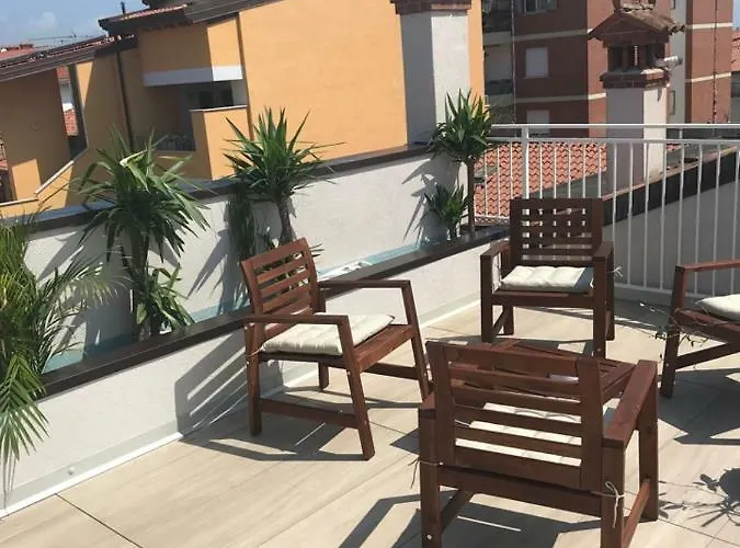 Laura E Christian - Guest house